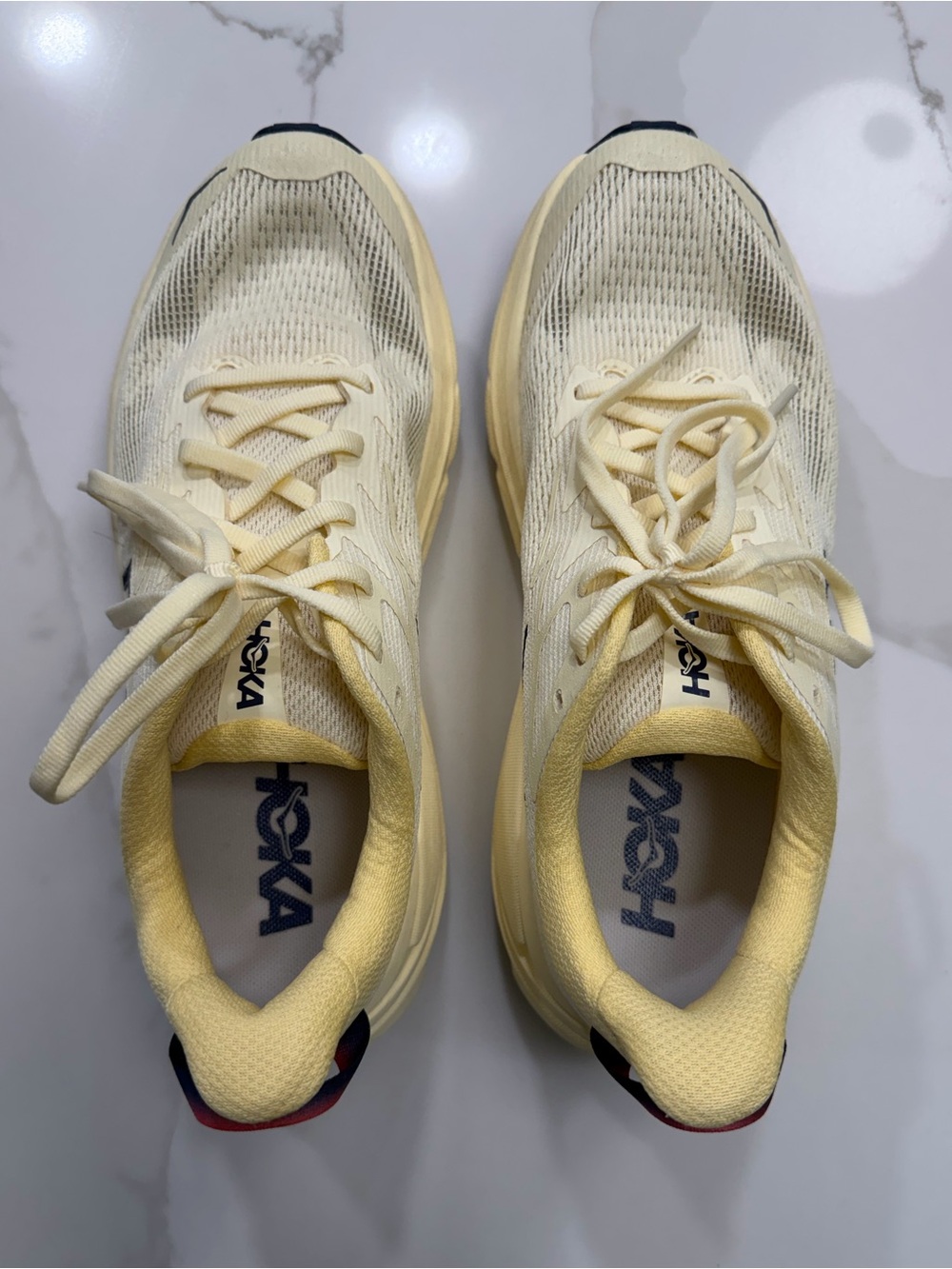 • Hoka Challenger 8 •